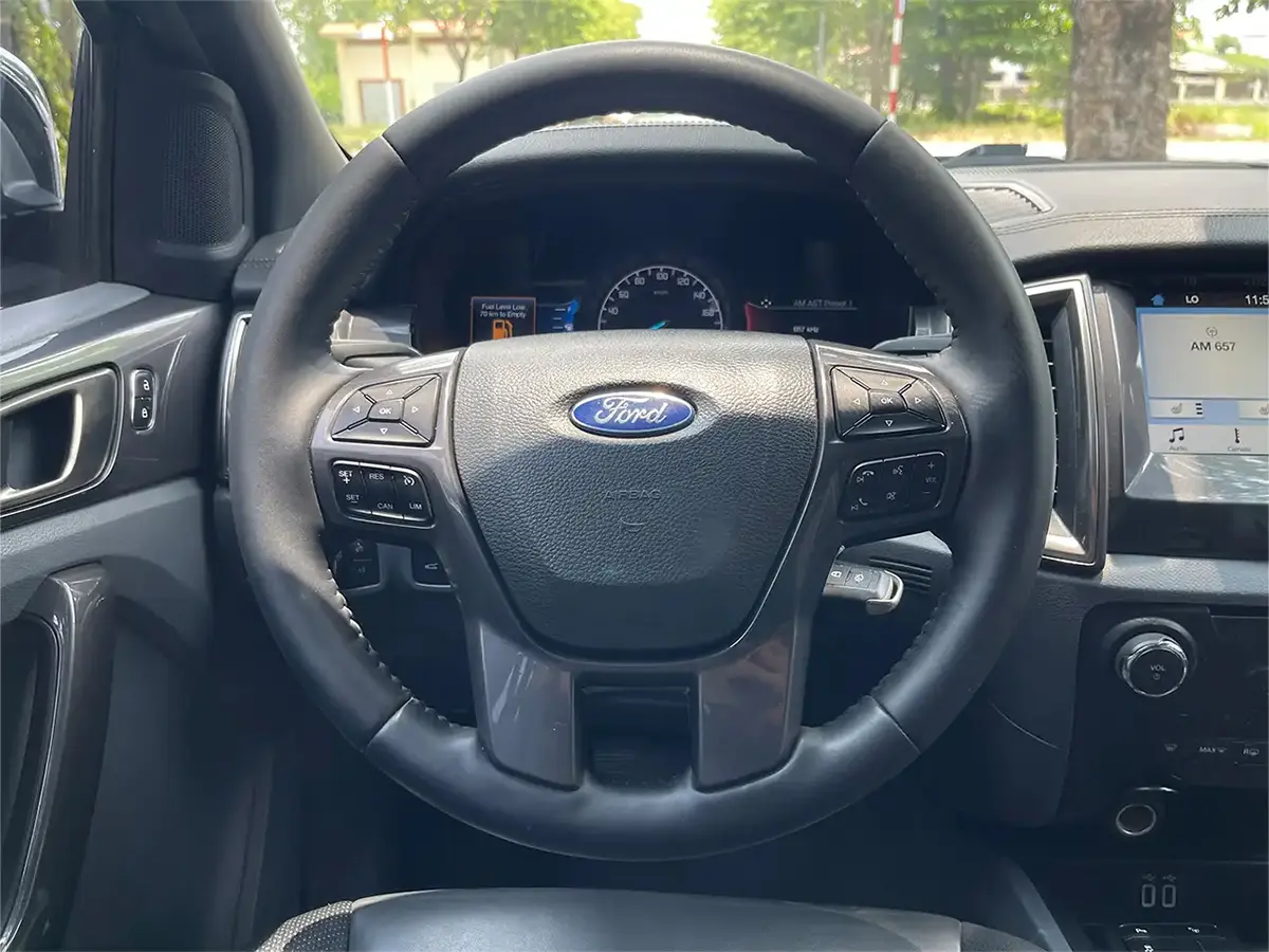 Vô lăng Ford Everest 2017 Titanium AT 4x2 Đen - Song Hành Auto - SH Auto - 0827391391