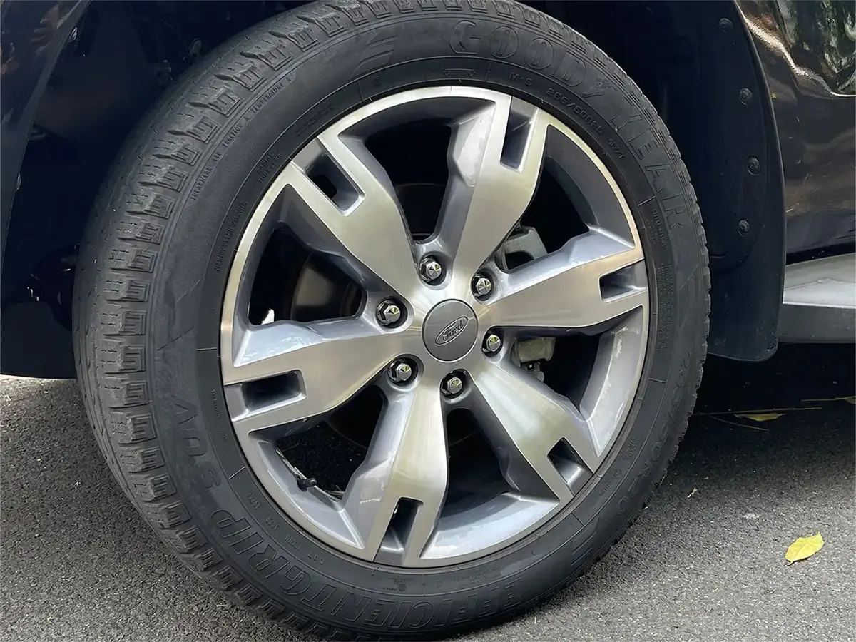 Mam xe Ford Everest 2017 Titanium AT 4x2 Đen - Song Hành Auto - SH Auto - 0827391391