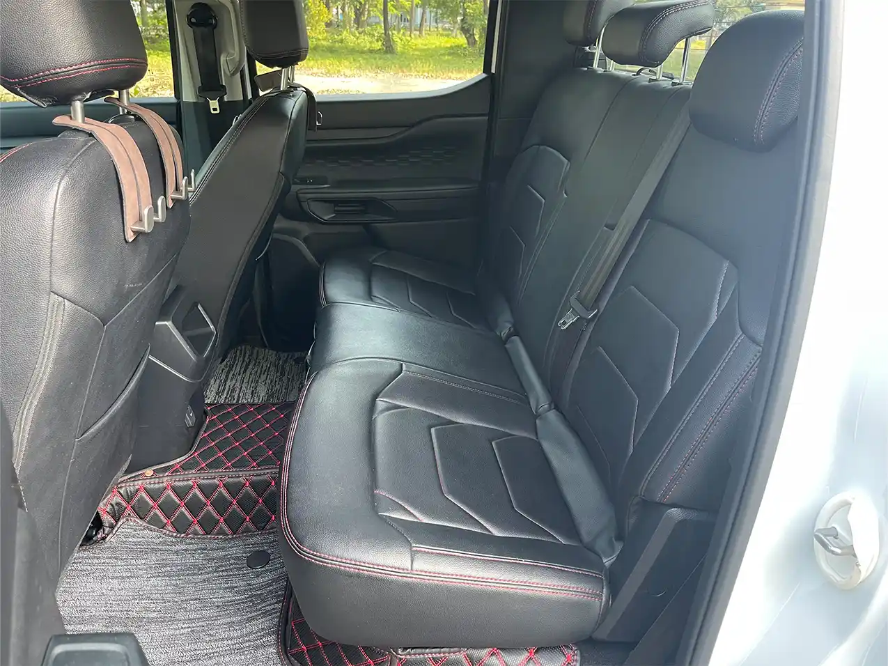 Ford Ranger XLS 2023 AT 4x2 Trắng Ford Ranger XLS 2023 AT 4x2 Trắng - Ảnh 9