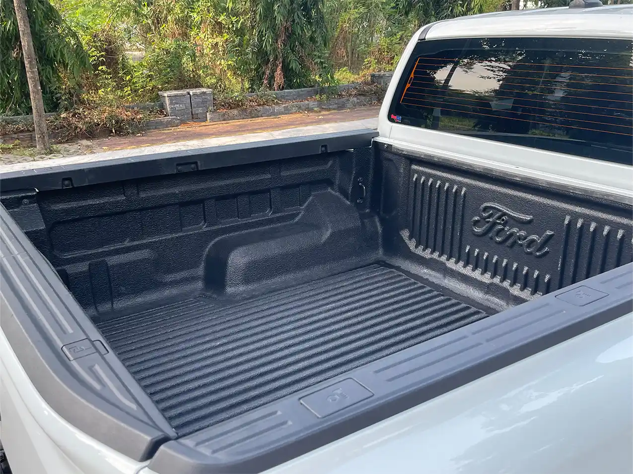 Ford Ranger XLS 2023 AT 4x2 Trắng Ford Ranger XLS 2023 AT 4x2 Trắng - Ảnh 11