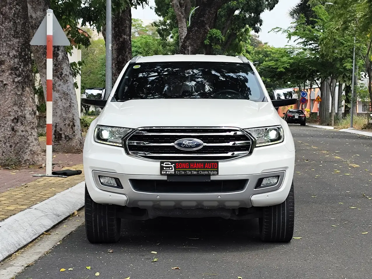 Ford Everest 2020 Titanium AT 4x2 Trắng Ford Everest 2020 Titanium AT 4x2 Trắng - Trung tâm xe Ford đã qua sử dụng SHAUTO - Song Hành Auto - 0827391391
