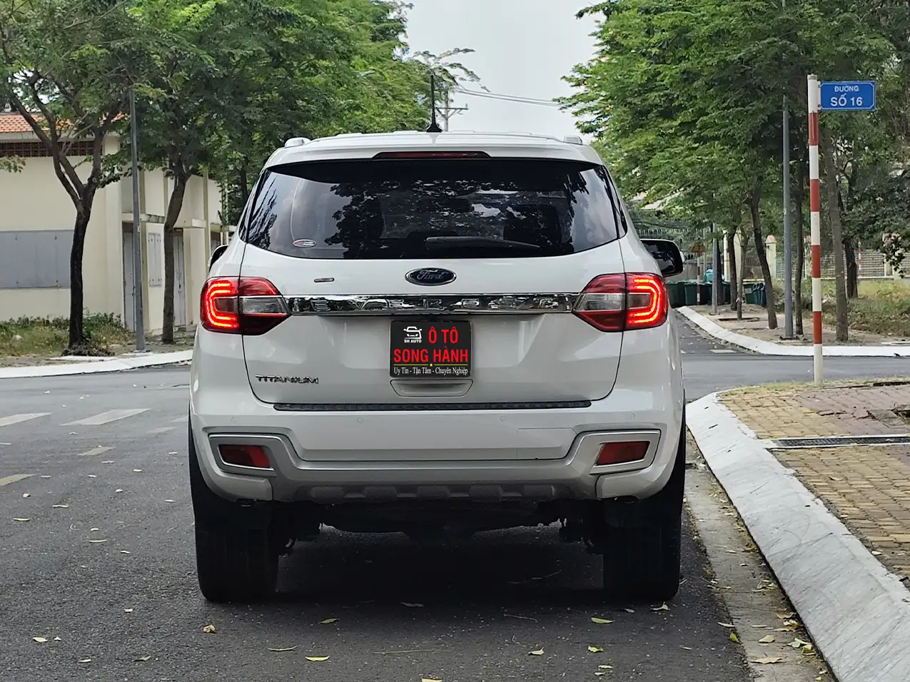 Ford Everest 2020 Titanium AT 4x2 Trắng Ford Everest 2020 Titanium AT 4x2 Trắng - Trung tâm xe Ford đã qua sử dụng SHAUTO - Song Hành Auto - 0827391391