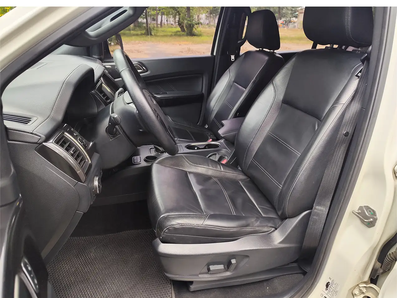Ford Everest 2020 Titanium AT 4x2 Trắng Ford Everest 2020 Titanium AT 4x2 Trắng - Ảnh 12