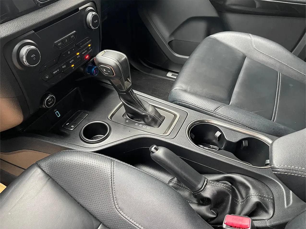 Ford Everest 2021 Titanium AT 4x2 Xanh Đen Ford Everest 2021 Titanium AT 4x2 Xanh Đen - Ảnh 9