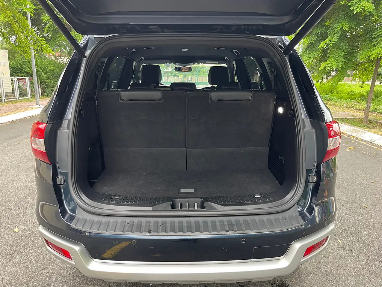 Ford Everest 2021 Titanium AT 4x2 Xanh Đen Ford Everest 2021 Titanium AT 4x2 Xanh Đen - Ảnh 12